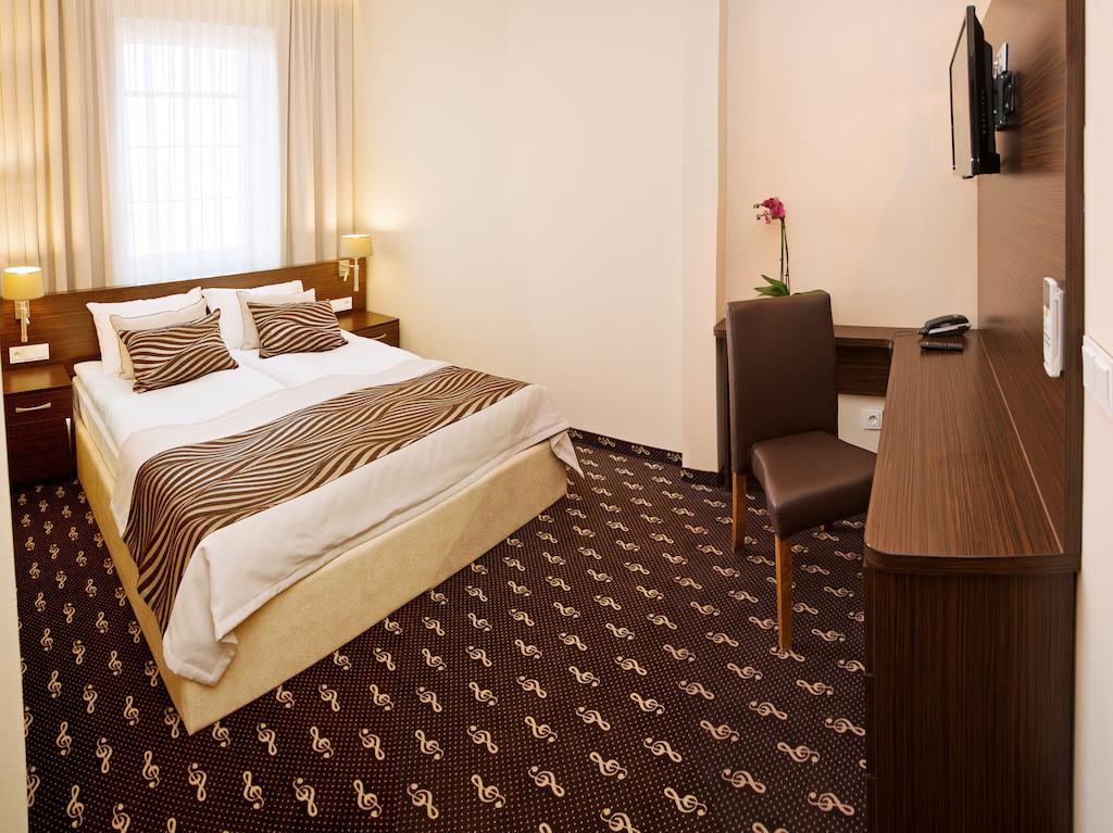Hotel Fryderyk Nysa Bilik gambar