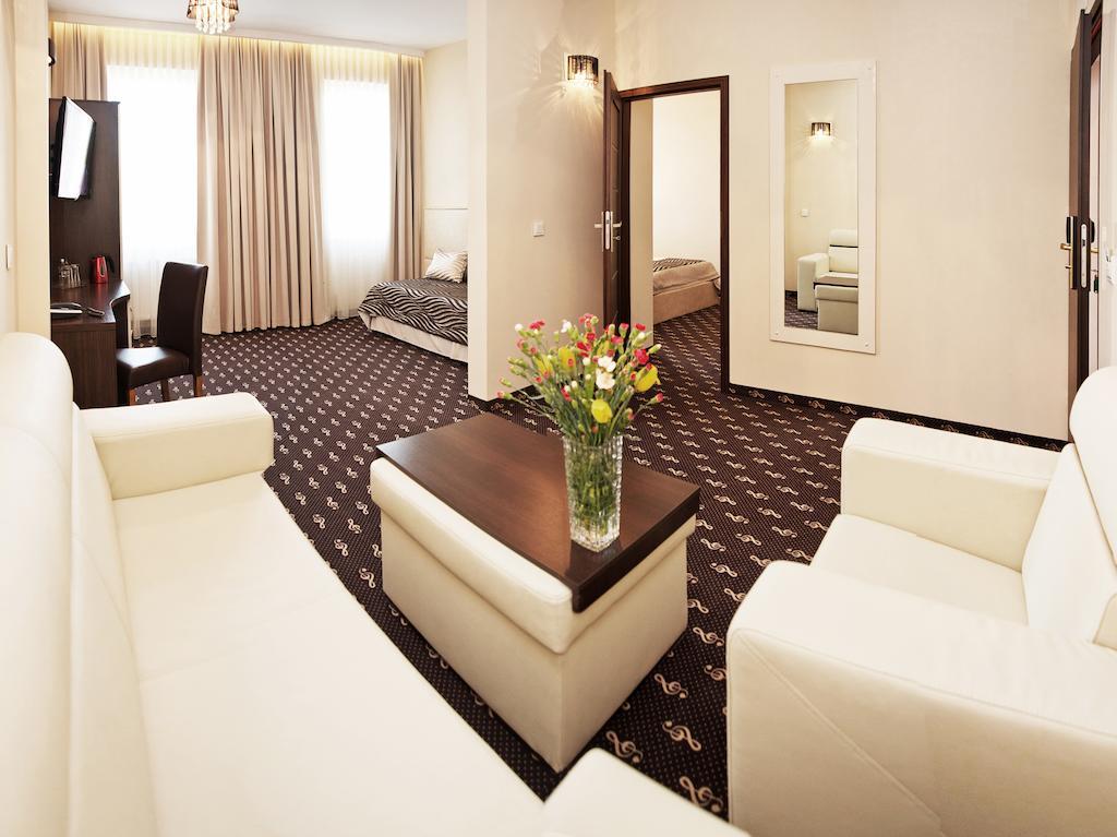 Hotel Fryderyk Nysa Bilik gambar
