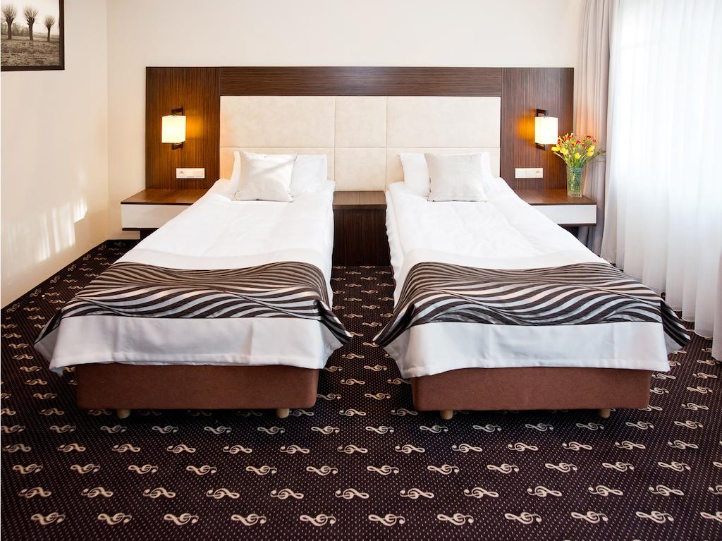 Hotel Fryderyk Nysa Bilik gambar