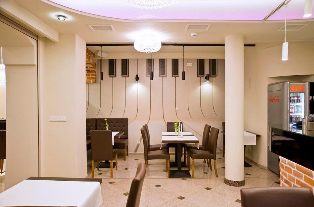 Hotel Fryderyk Nysa Luaran gambar