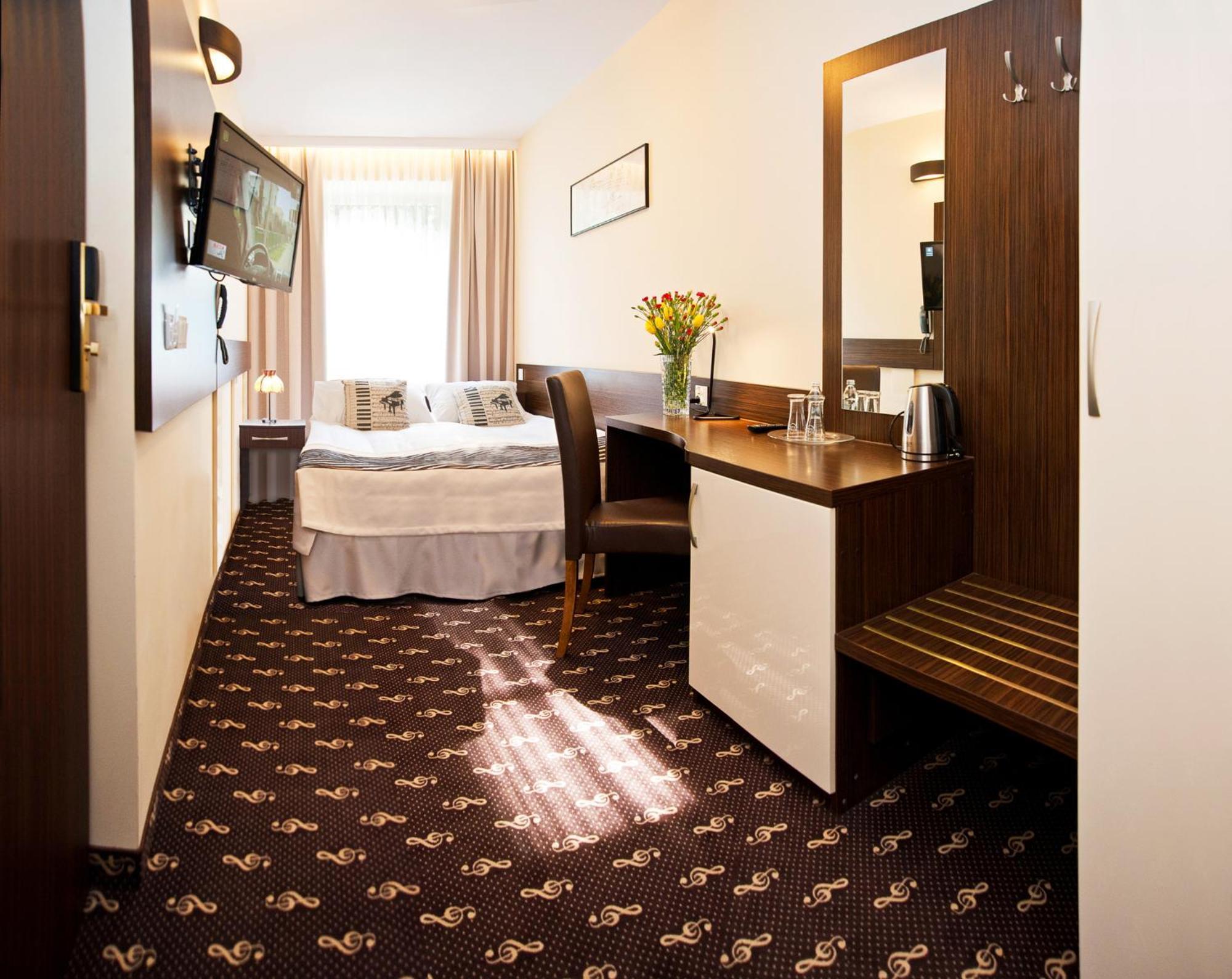 Hotel Fryderyk Nysa Bilik gambar